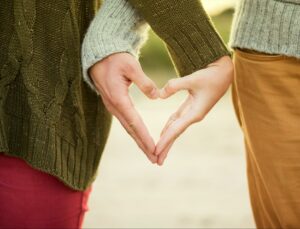 couples making heearts with their hands dbt couples therapy