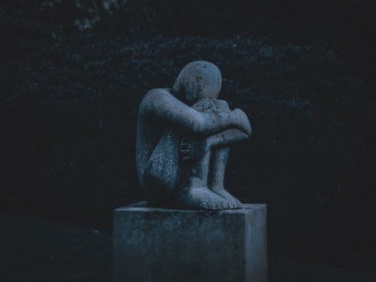 statue of person mourning